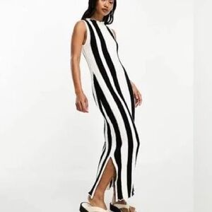 Storia Monochrome Striped Maxi Dress